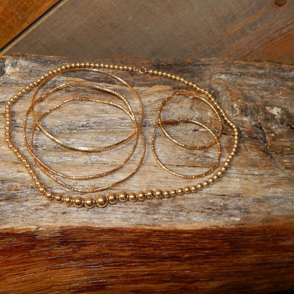 Vintage Classic Graduating Plastic Gold Bead Necklace  w/Wavy Bangles & … - Picture 4 of 6
